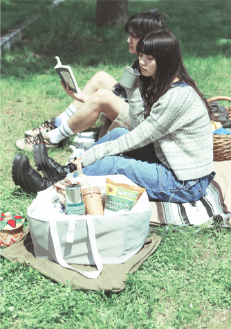 RECYLON ECO BAG Aを持ってピクニック